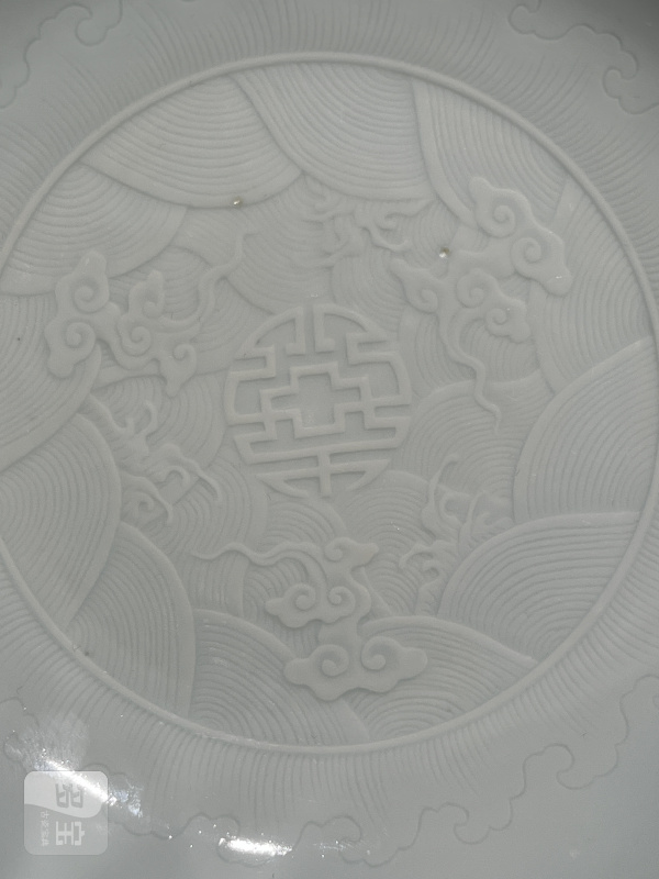 清雍正 粉青釉暗刻“福海拱寿”纹盘 - 图14